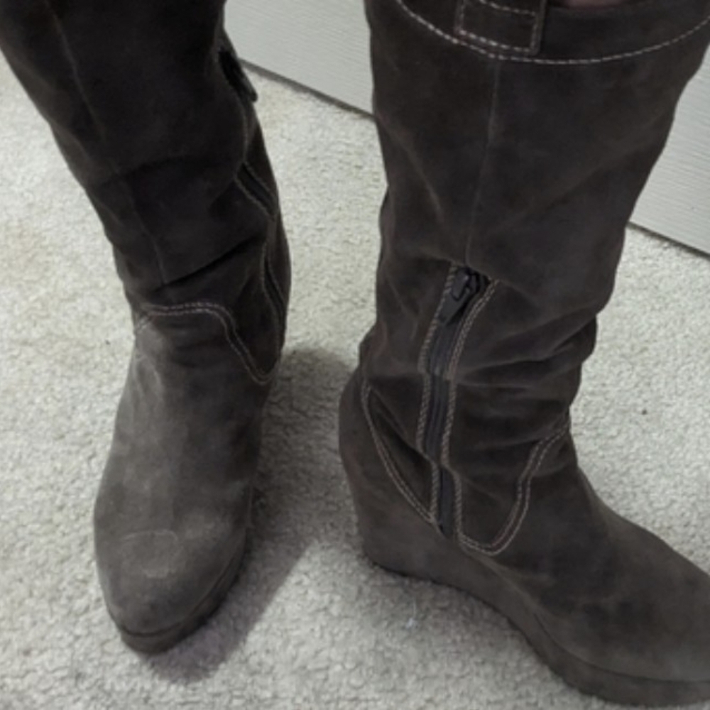 Suede boots
